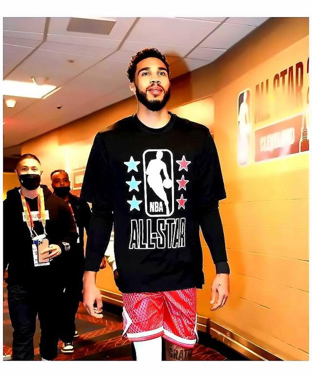 包含塔图姆赛事官方发布突破纪录新规，DWG争议不断！的词条