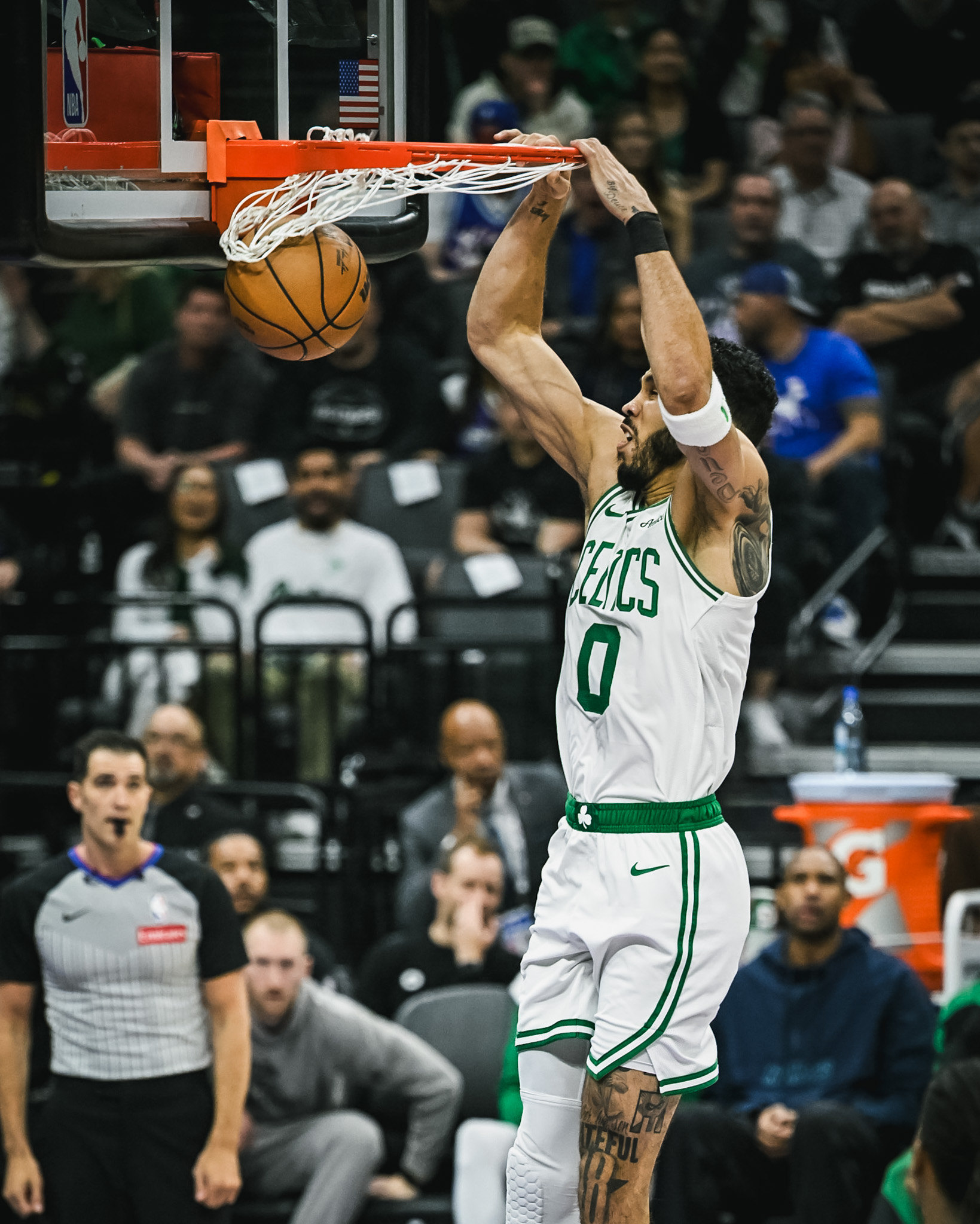 开云体育-塔图姆在MAD比赛中突破纪录，惊险取胜引发热议！的简单介绍