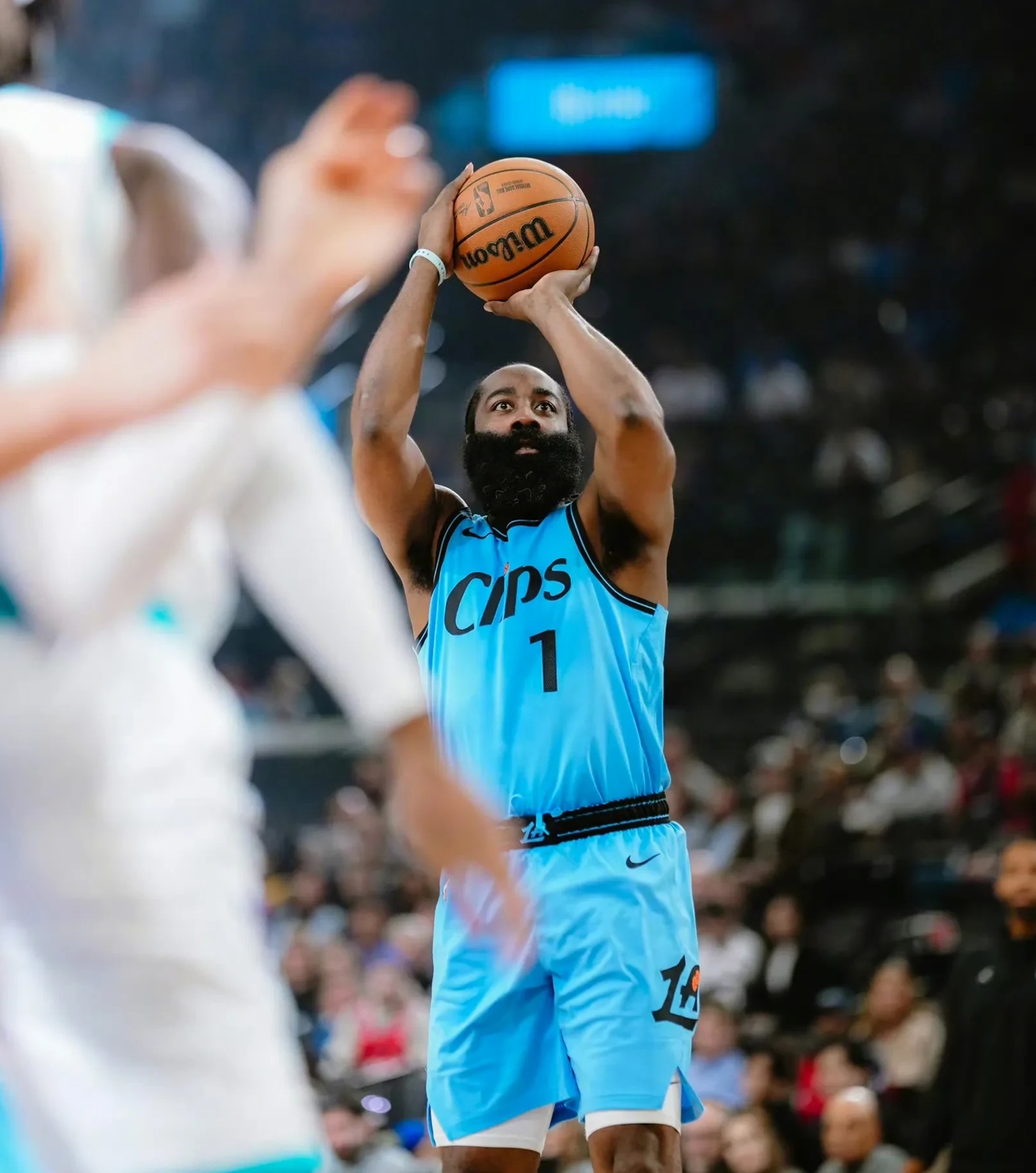 KAIYUN-哈登回归赛场，连败首场状态亮眼，快船观众沸腾！的简单介绍